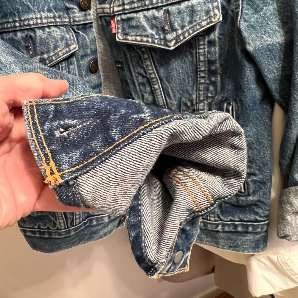 Levi’s classic jean jacket fits women’s xs-s best - Picture 2 of 7